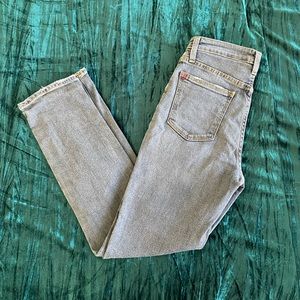 BDG URBAN JEANS SIZE 26 HIGH RISE